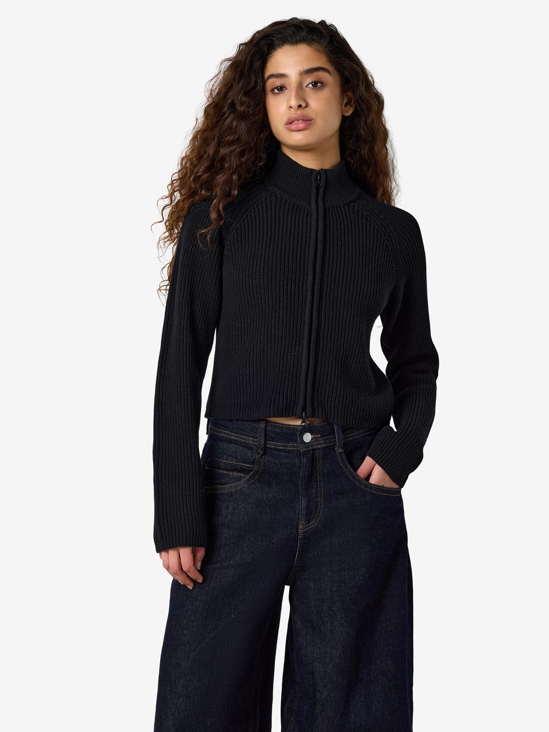 model_shot-front